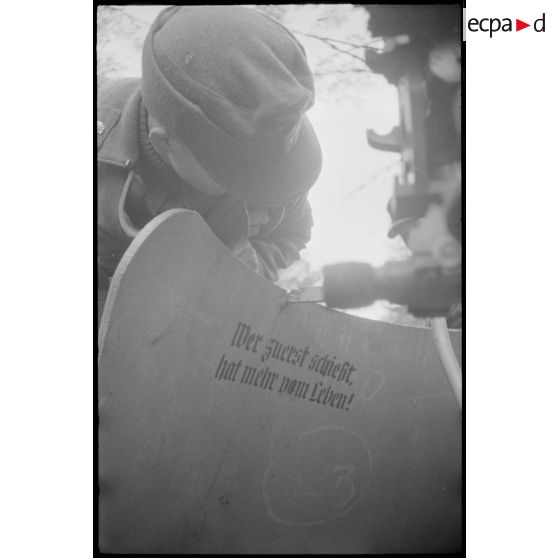 Inscription sur le blindage d'un Nashorn du 519e bataillon lourd de chasseurs de chars (Schwere Panzerjäger Abteilung 519).