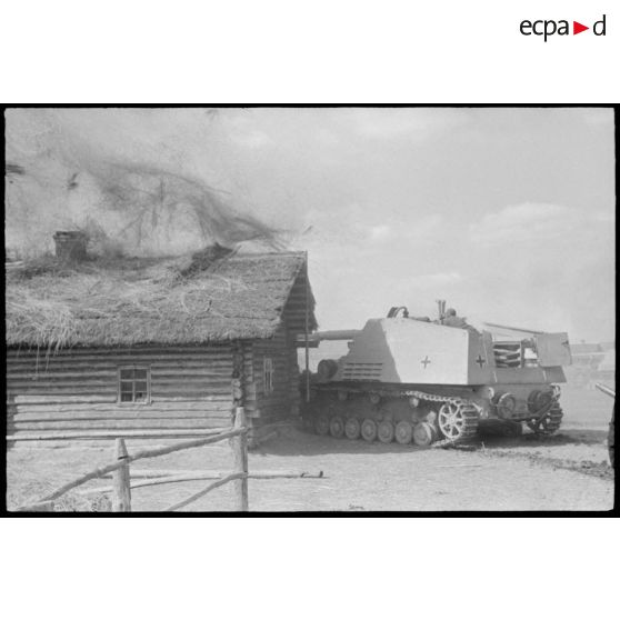 Tir d'un Nashorn du Schwere Panzer Abteilung 519.