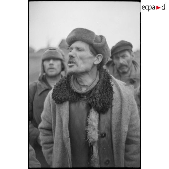 Portrait d'un villageois ou d'un prisonnier requis par les Allemands pour des travaux.