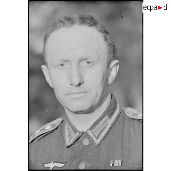 Portrait d'un adjudant-chef (Oberfeldwebel), peut-être un membre de la Panzer-Propagandakompanie 697.