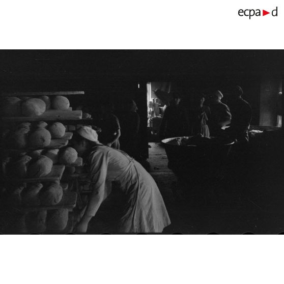 Des boulangers allemands au travail.