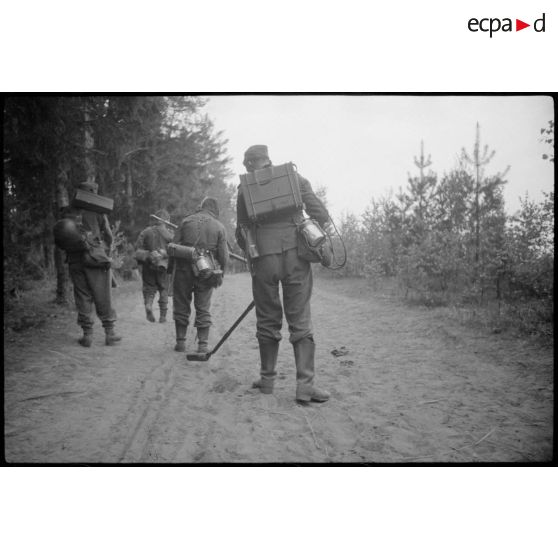Recherches de mines (Minensuchgerät "Wien 41").