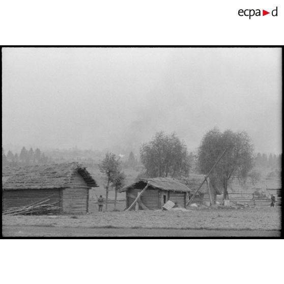 Dans la lutte contre la résistance locale, des partisans ont peut-être allumé de feux dans la forêt pour ralentir les fantassins allemands.