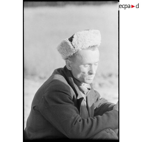 Portrait d'un prisonnier ou d'un villageois requis par les forces allemandes.