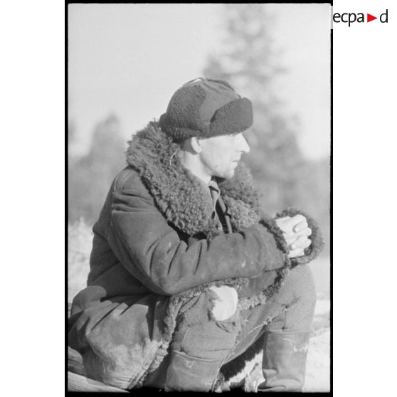 Portrait d'un prisonnier ou d'un villageois requis par les forces allemandes.
