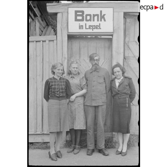 Le personnel d'une banque à Lepel (Biélorussie).