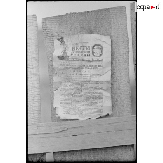 Un tract russe illustré par les portraits de Staline et Lénine.