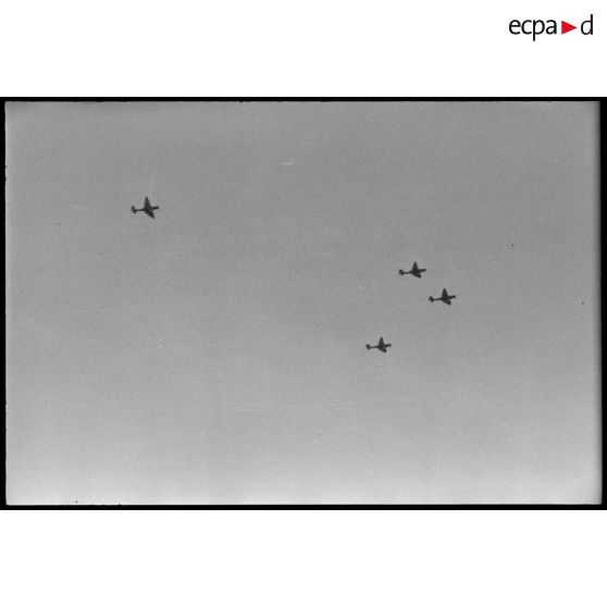 Des Junkers Ju-87 Stuka dans le ciel.