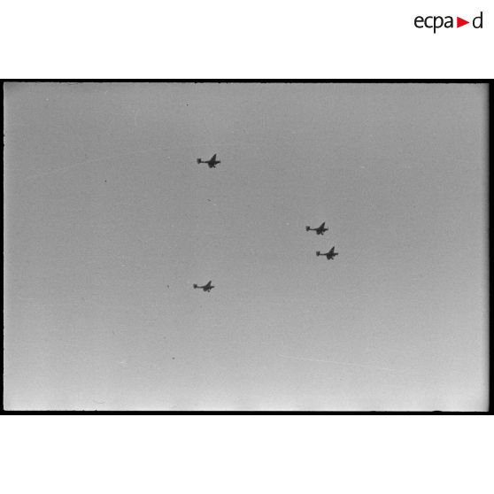 Des Junkers Ju-87 Stuka dans le ciel.