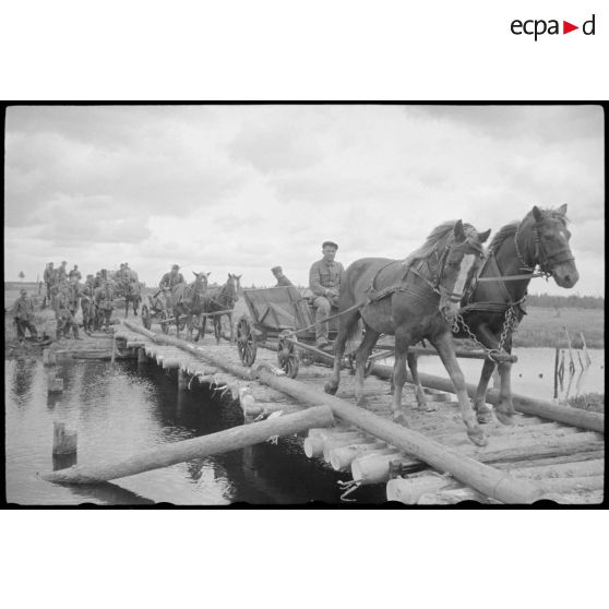 Construction d'un pont en bois par le Génie allemand.