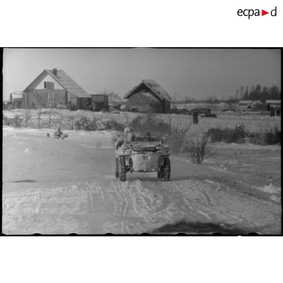 Un véhicule amphibie Schwimmwagen.