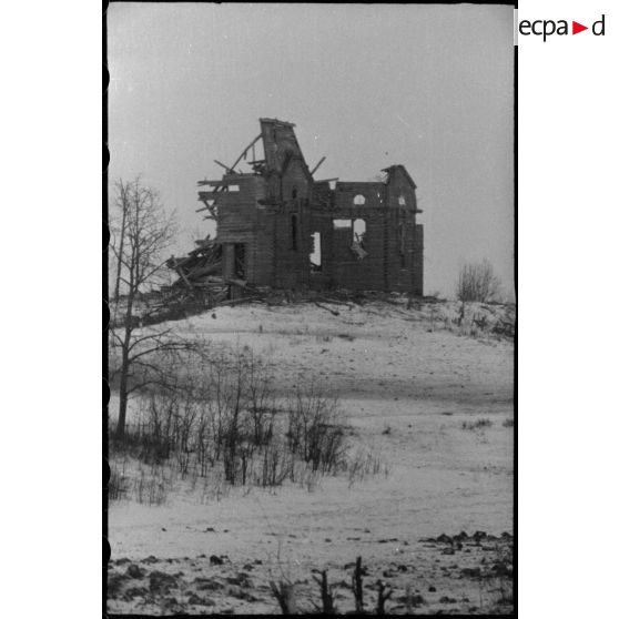 Une maison détruite par les combats.