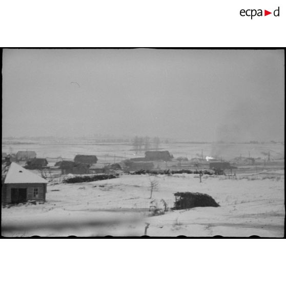 Progression de canons d'assaut Sturmgeschütz III avec le soutien de Panzergrenadiers.