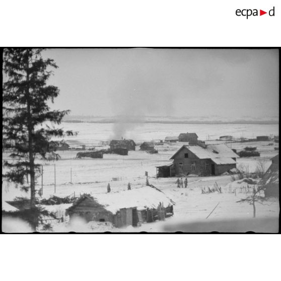 Progression de canons d'assaut Sturmgeschütz III avec le soutien de Panzergrenadiers.