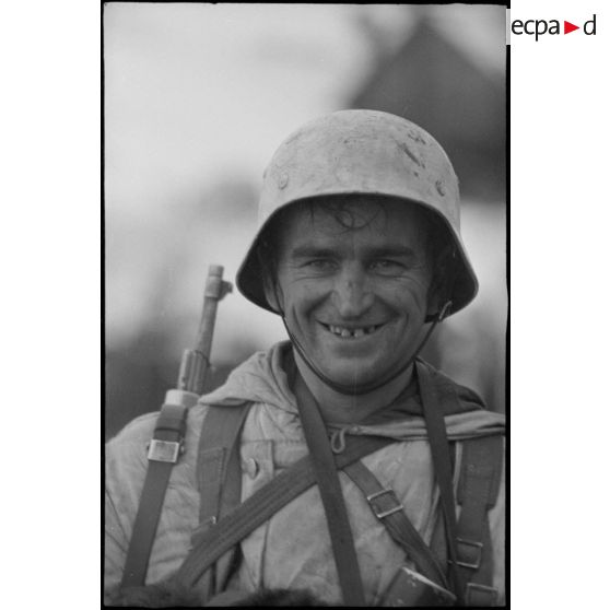 Portrait d'un Panzergrenadier dans le secteur de Witebsk.
