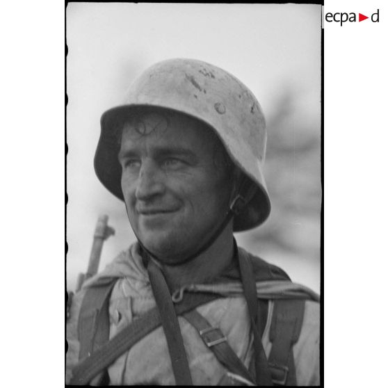 Portrait d'un Panzergrenadier dans le secteur de Witebsk.