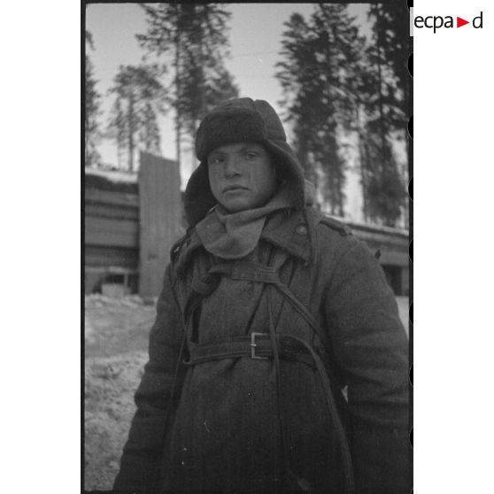 Portrait d'un prisonnier capturé par les Panzergrenadiers.