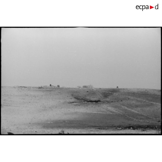 Panzergrenadiers postés dans leur tranchée, encerclés par le froid et la neige.