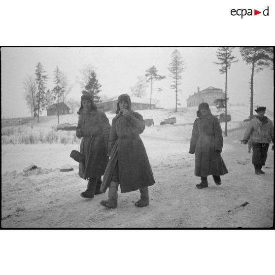 Prisonniers de l'armée Rouge dotée de bottes feutrées idéales pour l'hiver, surnommée Valenki.