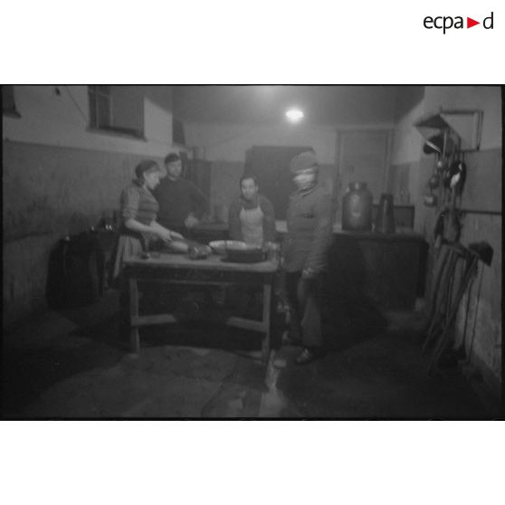 Dans une cuisine d'un bâtiment occupé par le schwere Panzerjäger-Abteilung 519.