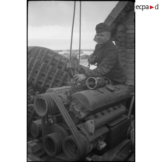 Le moteur Maybach HL 120TRM qui équipe le Nashorn.