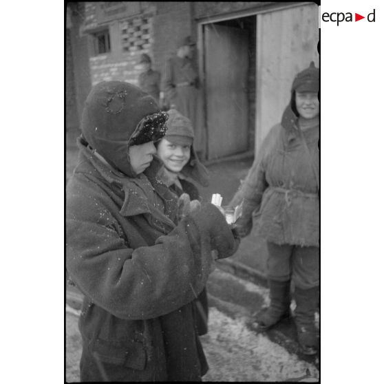 A la gare de Vitebsk (Witebsk), le départ de permissionnaires allemands.