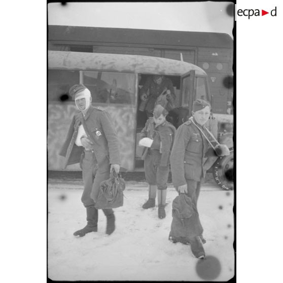 En gare de Vitebsk (Witebsk), le chargement de blessés allemand à bord de wagons.