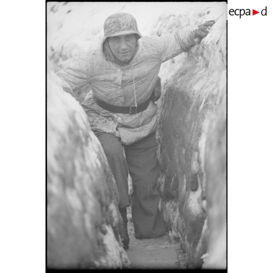 Une tranchée tenue par des fantassins de la Luftwaffe.