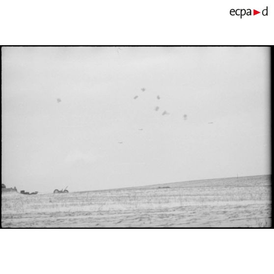 Des chasseurs soviétiques subissent la riposte de la Flak allemande.