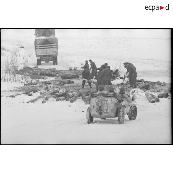 Une portion de la route a été endommagée par le gel et le passage de nombreux véhicules, elle doit être renforcée.