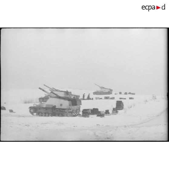 Une batterie de canons automoteurs Sd.kfz.165 Hummel.