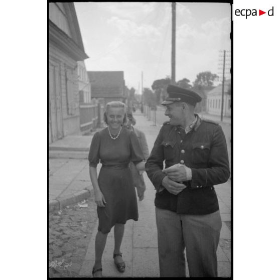 A Svencionys, durant la retraite allemande (Opération Bagration), des fonctionnaires qui travaillent pour les forces allemandes.