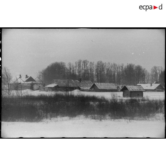 Les isbas d'un village occupé par les éléments du Schwere Panzerjägerabteilugn 519.