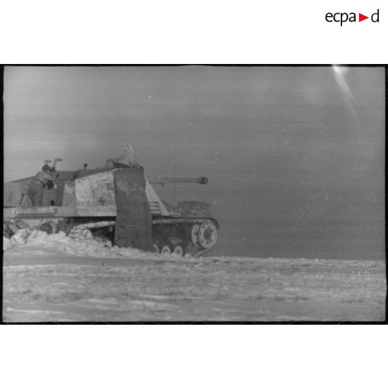 Un Nashorn (Sd.kfz.164) armé d'un canon de 8,8 cm Pak 41/43 du du 1er escadron du schwere Panzerjäger-Abteilung 519.