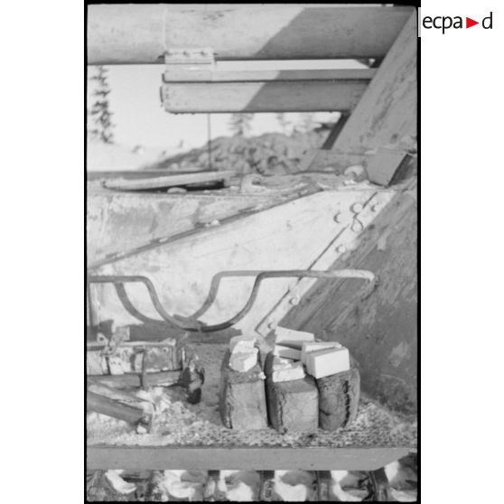 Le repas d'un équipage d'un Nashorn du schwere Panzerjäger-Abteilung 519.