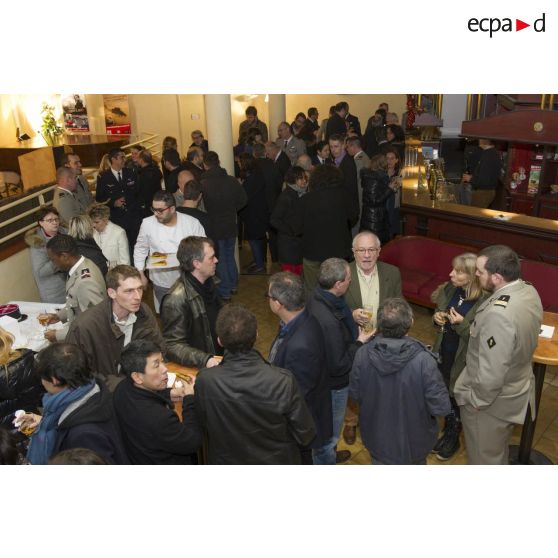 Cocktail lors de la réception des voeux au cercle de l'ECPAD.