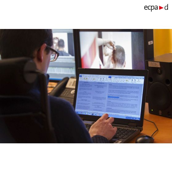 Service post-production de l'Etablissement de communication et de production audiovisuelle de la Défense.