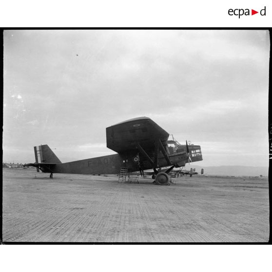 Avion postal Farman F 2200 Transatlantique exposé à Maison Blanche.
