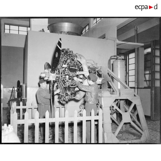 Banc d'essai d'un moteur Hispano Suiza 9V à Maison Blanche.
