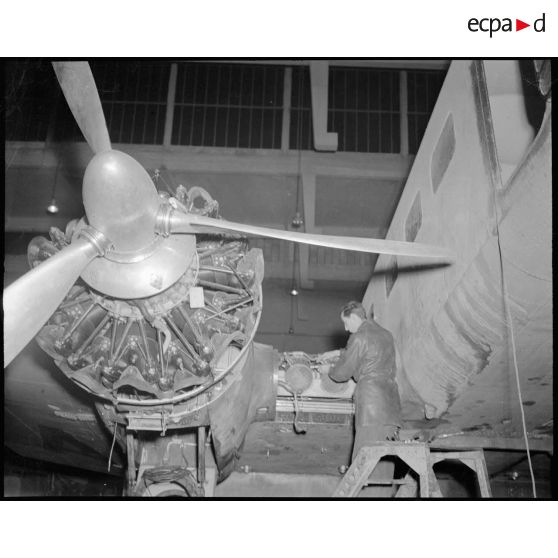 Adaptation de nouveaux moteurs sur Bloch 220 à Maison Blanche.