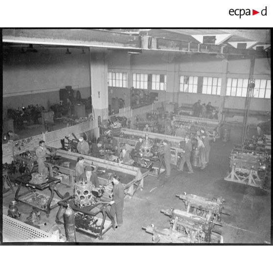 Vue général d'un atelier de réparation des moteurs à Maison Blanche.