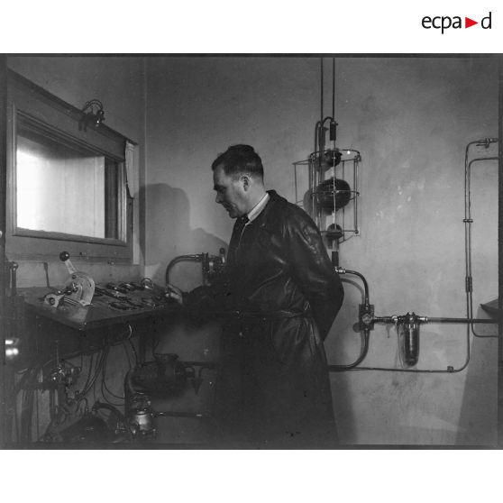 Poste de contrôle des bancs d'essai dans un atelier à Maison Blanche.