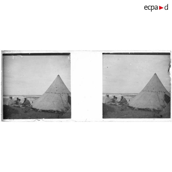 [Maroc : campement indigène en bord de mer]. [Légende d'origine]