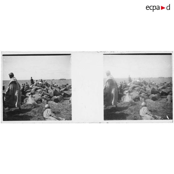 [Maroc : campement indigène en bord de mer].