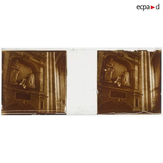 [Intérieur d'une église].<br> [Légende d'origine]