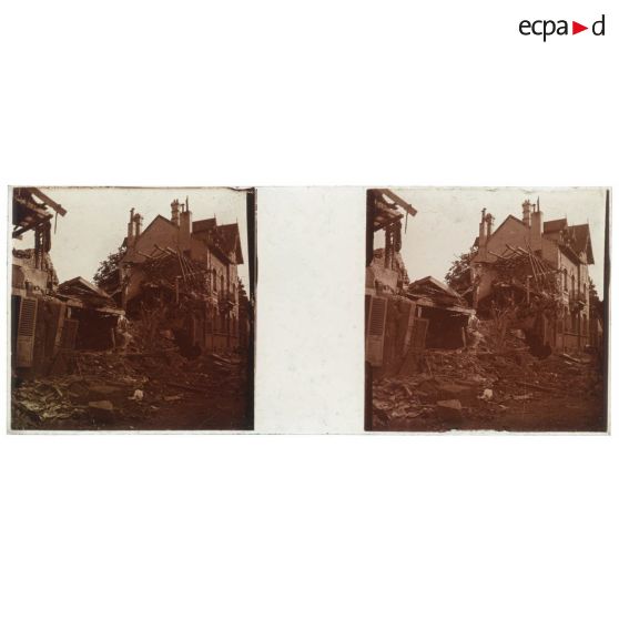 [Maison en ruine].<br> [Légende d'origine]