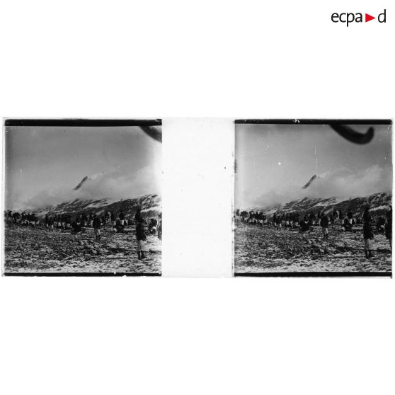 [Chasseurs alpins en haute montagne ; sommets enneigés au second plan].<br>