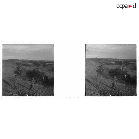 [Nieuport : soldats dans les dunes].<br>