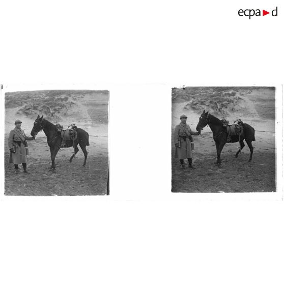 [Nieuport : portrait d'un soldat à côté de son cheval].<br>