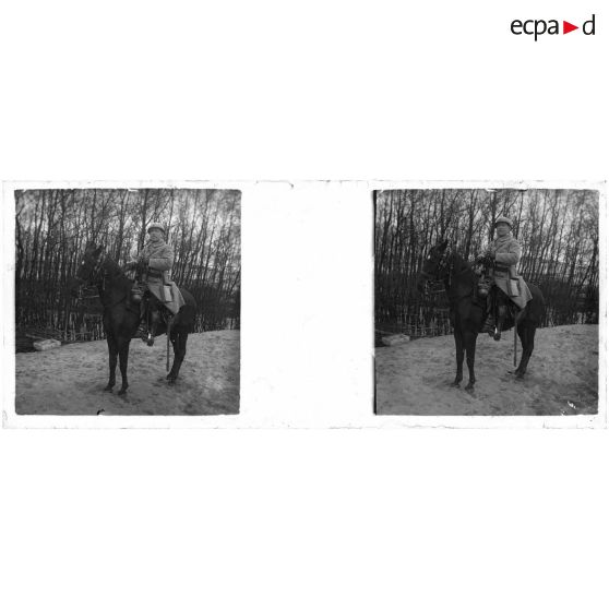 [Nieuport : portrait d'un soldat sur son cheval].<br>